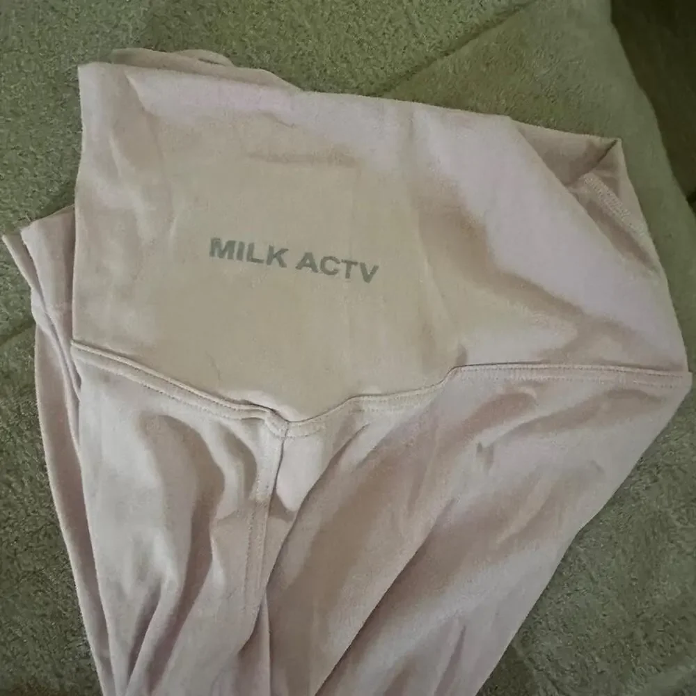 Milk activewear set in light